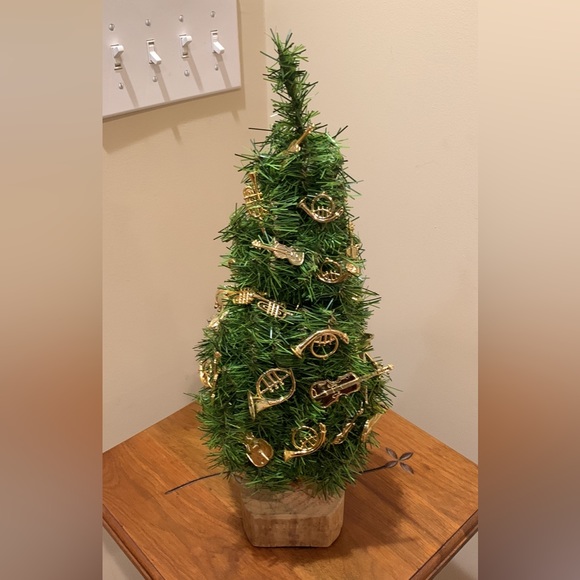 Miniature Musical Instruments Christmas Tree - Picture 1 of 6